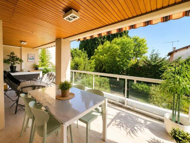 HYÈRES - Résidence Parc Olbius Riquier, Super T4 de 109 m2 avec terrasse, parking et vue dégagée — photo du bien