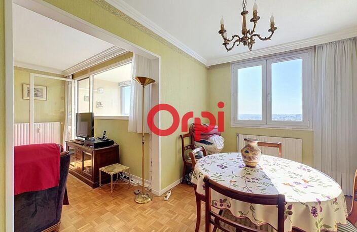 EXCLUSIVITÉ ORPI - OULLINS T4 CADRE VERDOYANT AVEC PARKING ET LOGGIA — photo 4