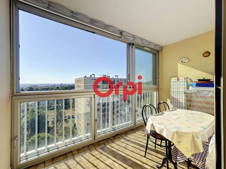 EXCLUSIVITÉ ORPI - OULLINS T4 CADRE VERDOYANT AVEC PARKING ET LOGGIA — photo 1