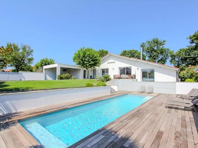 EXCLUSIVITE - BIDART - ILBARRITZ  - MAISON FAMILIALE D'EXCEPTION PROCHE PLAGE ET COMMERCES A PIED — photo du bien