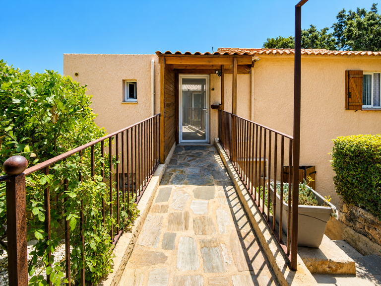APPARTEMENT T2 DE 60 M2 AVEC ATELIER DE 56M2 DANS PETITE COP — photo 1