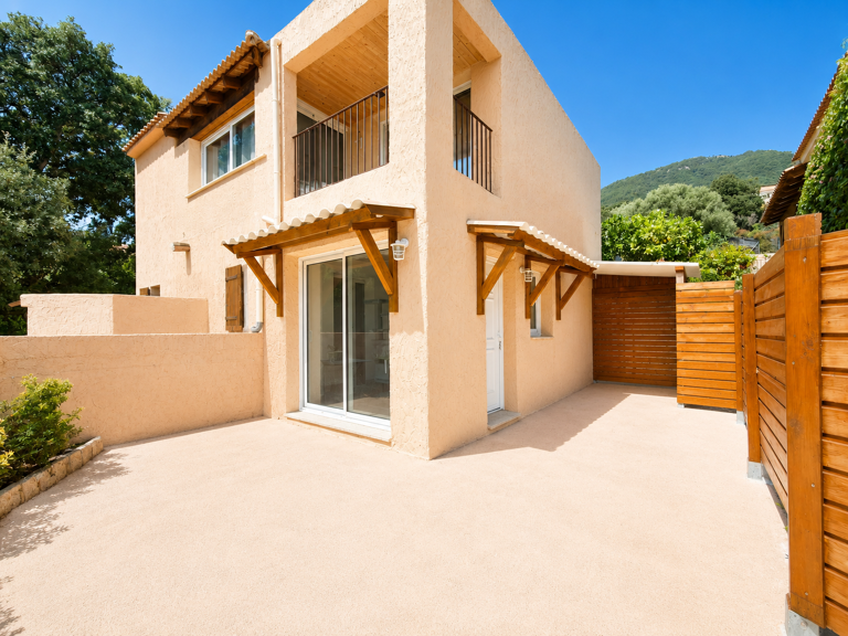 APPARTEMENT T2 DE 61 M2 DANS PETITE COPROPRIÉTÉ DE CHARME À — photo 1