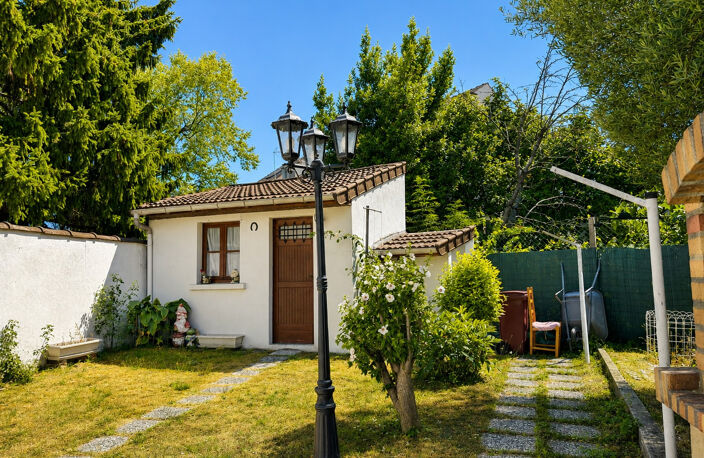 Une maison familiale pleine de potentiel, au coeur de Gournay — photo 2