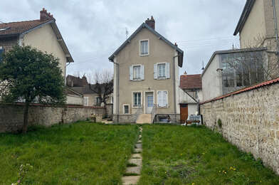 Maison 5 pièces 2300 €