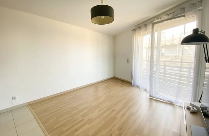 Studio récent avec balcon et 2 places de parking couvertes - CHARTRES ! — photo 3