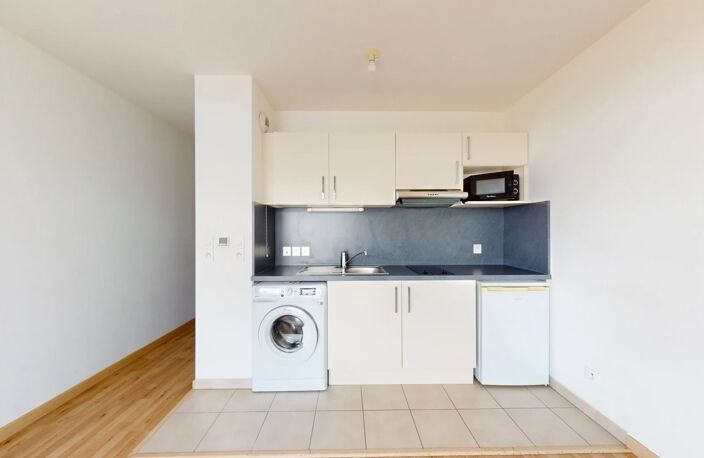 Studio récent avec balcon et 2 places de parking couvertes - CHARTRES ! — photo 4
