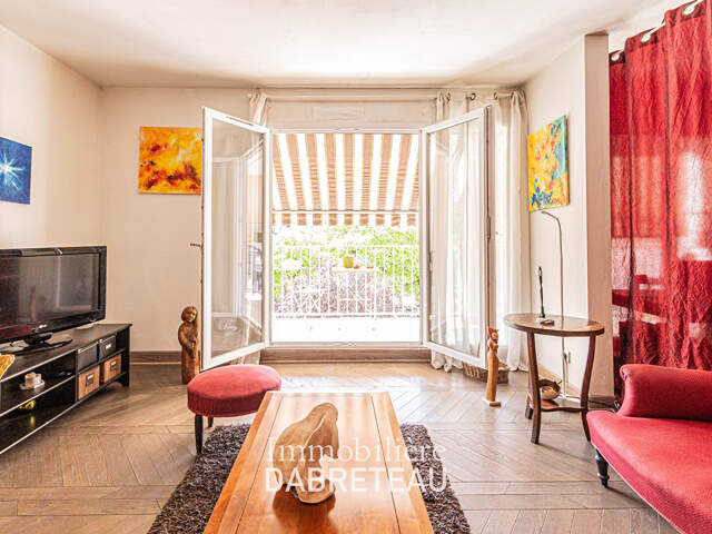 Rue du Luizet - T3 traversant avec balcon, stationnement et cave — photo du bien
