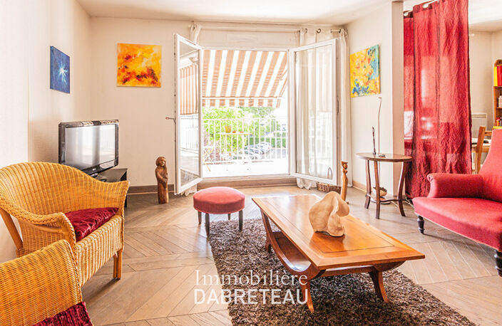 Rue du Luizet - T3 traversant avec balcon, stationnement et cave — photo 2