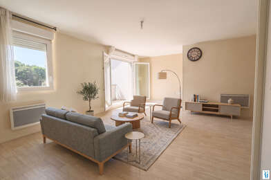 Appartement 4 pièces 885 €