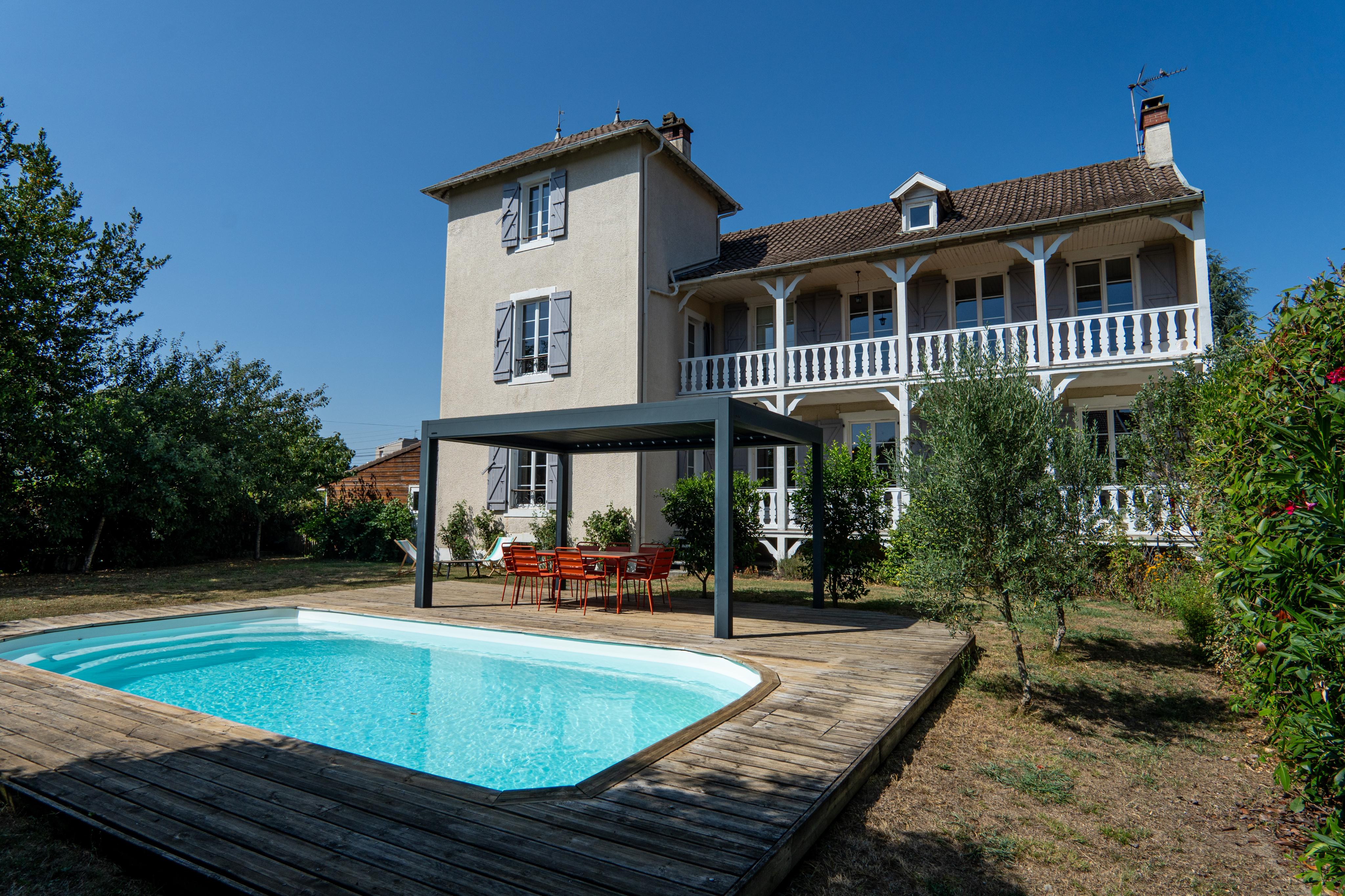 Villa / Maison  T8 à vendre Gelos 64110