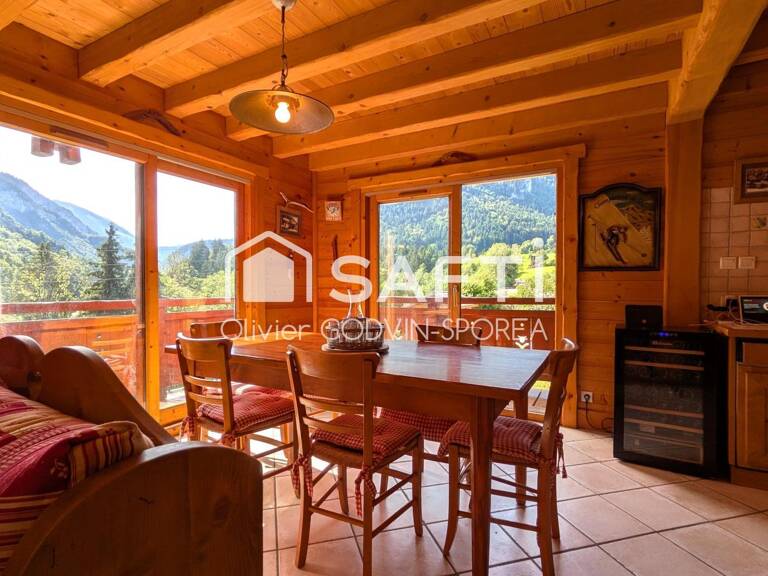Un chalet familial, fonctionnel et baigné de lumière. — photo 1