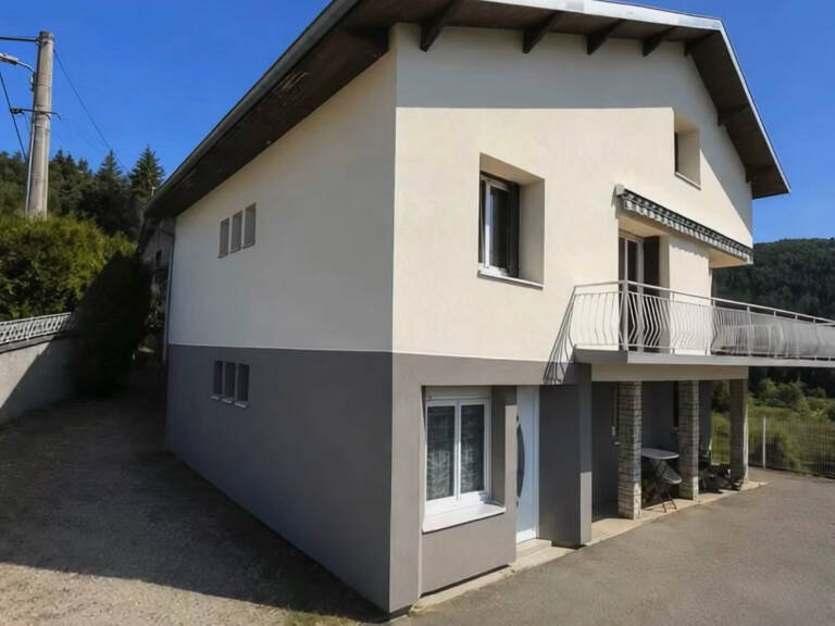 Oyonnax · Maison ~200 m2 · 3 niveaux · terrain 667 m2 · vue — photo 1