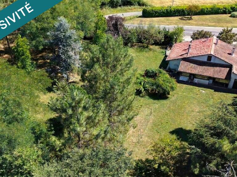 CHARMANTE MAISON SUR UN GRAND TERRAIN — photo 1