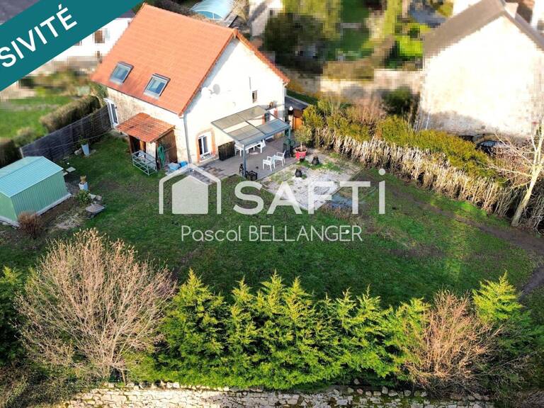 Venez découvrir cette ravissante maison de 80m², un véritable coup de cœur, entièrement restaurée avec soin par artisan. Idéalement située à l'extérieur du bourg, sans aucun vis-à-vis. — photo 1