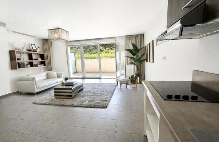 T3 lumineux avec de beaux volumes,  terrasse et double stationnement. — photo 2