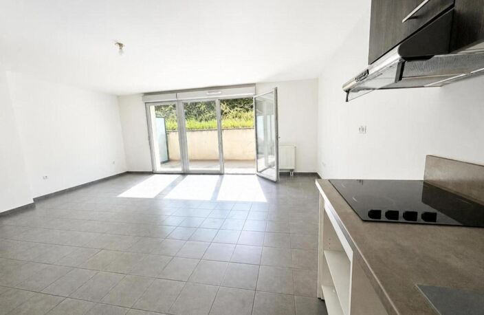 T3 lumineux avec de beaux volumes,  terrasse et double stationnement. — photo 3