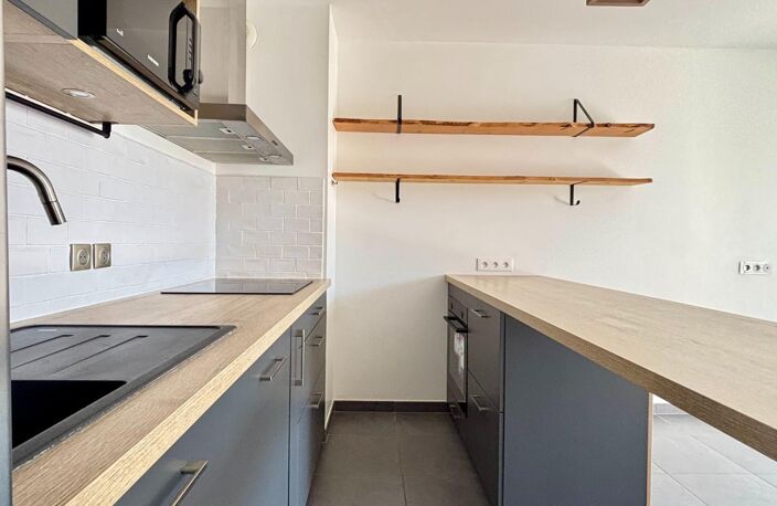 Très beau T3 en duplex  et balcon+ 1 parking sous sol + 1 parking aérien — photo 2