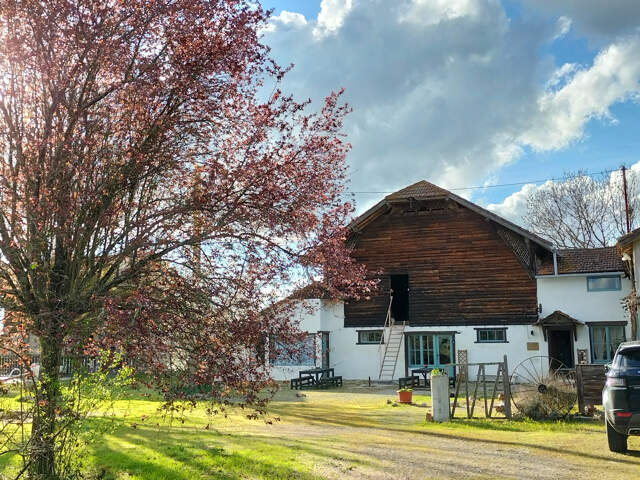 Maison principal au calme avec 4 Gîtes et piscine, vue — photo du bien