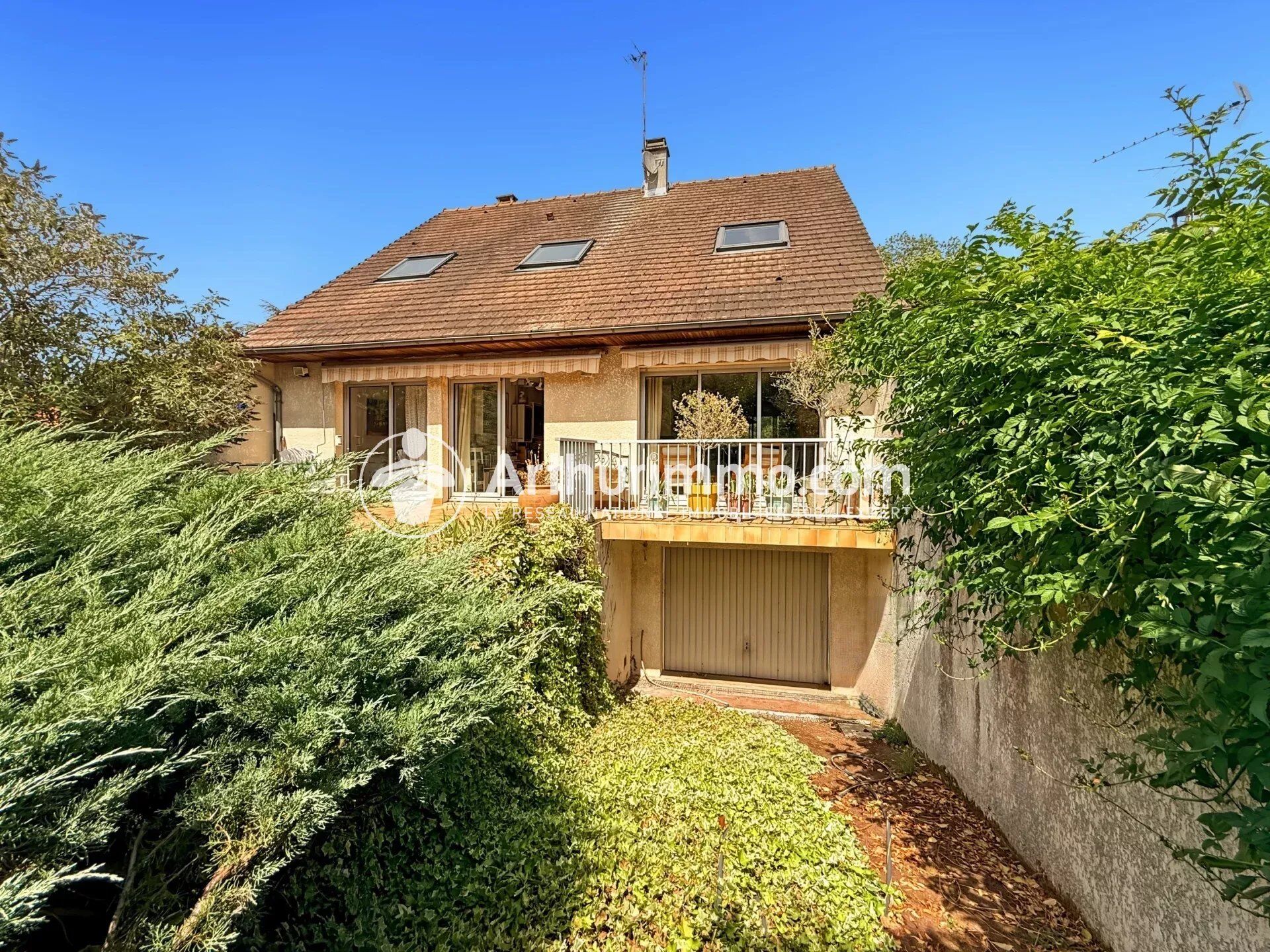 Maison 8 pièces 172 m² · à Ris-Orangis · 172 m² · 395 000 €