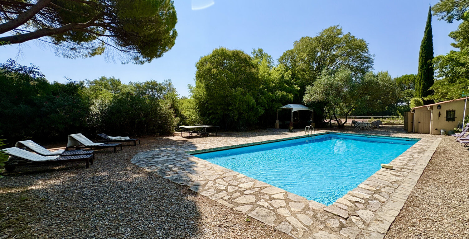 Propriété de caractère d'environ 185m2 sur près de 2 hectare — photo 1
