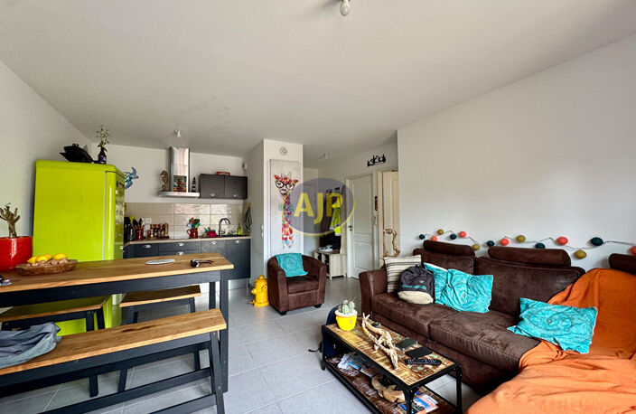 T2 RECENT DERNIER ETAGE AVEC 2 PARKINGS — photo 4