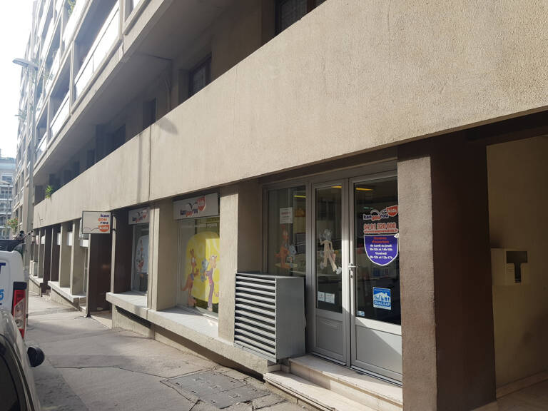 Local commercial  (pas de restauration) — photo 1