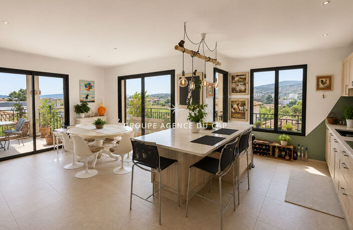 A VENDRE APPARTEMENT 4 PIECES 3 CHAMBRES TERRASSE APERCU MER ET VUE COLLINE GARAGE ET CAVE 31M² PROCHE CENTRE VILLE SAINTE MAXIME — photo 4