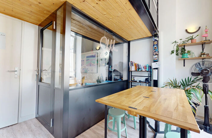 Place Guichard / rue de Créqui - Bureaux rénovés de 46 m2 sur 2 niveaux — photo 3