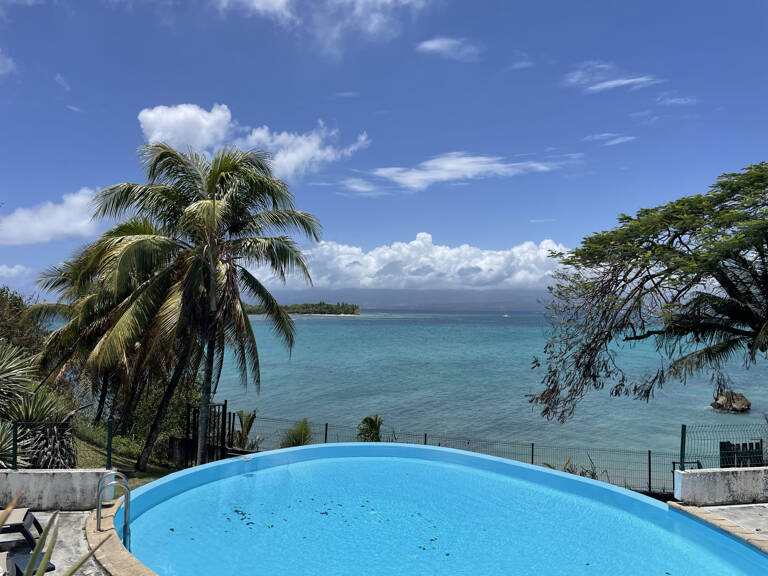 MAGNIFIQUE APPARTEMENT T3 MEUBLE GOSIER AVEC PISCINE ET VUE — photo 1