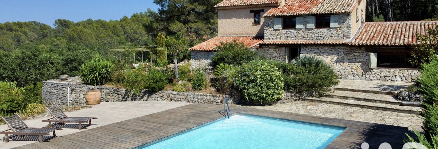 Maison 9 Pièces 200 m² à vendre à Tourrettes (83440)