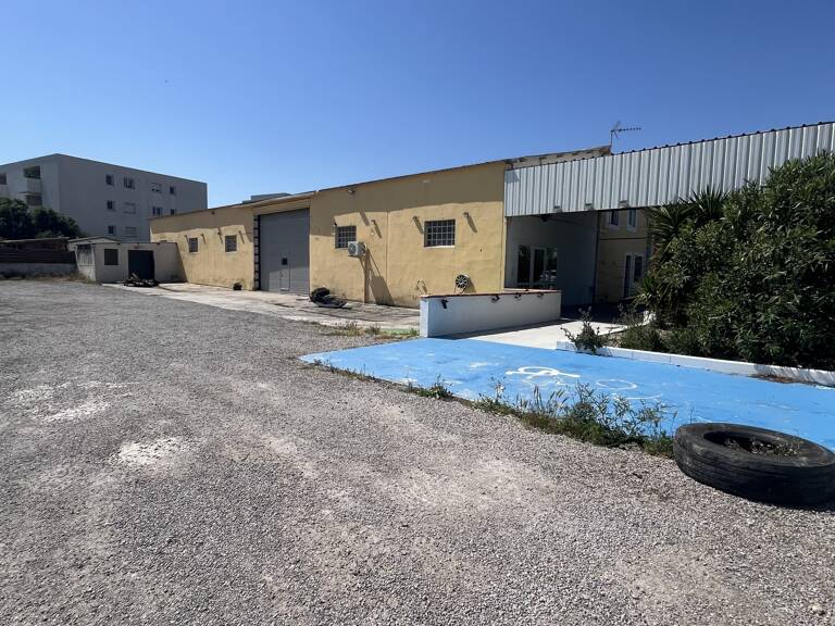 Vente Garage 626 m&sup2; — photo 1