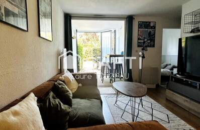 Appartement proche plage des Sables d'Olonne une chambre en rez de jardin, coin cuisine, loggia et terrasse exposée sud , sans vis à vis, calme. — photo du bien
