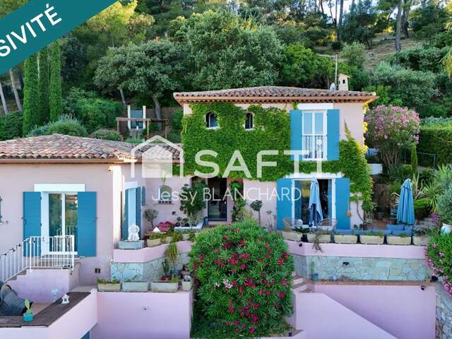 HYERES ALMANARRE - VILLA T6 VUE MER - A VENDRE — photo du bien