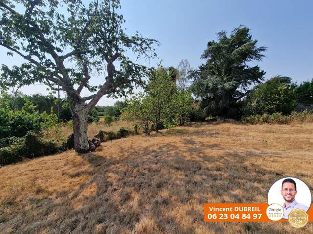 TERRAIN EN VILLAGE - PROCHE CENTRE — photo du bien