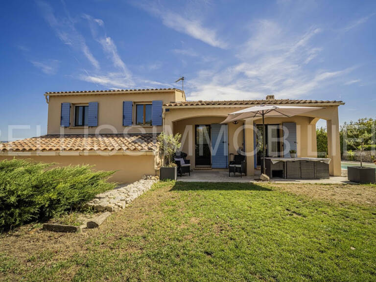 Villa en très bel état avec piscine proche du centre village — photo 1