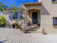 Villa en très bel état avec piscine proche du centre village — photo 2
