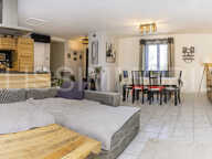 Villa en très bel état avec piscine proche du centre village — photo 3
