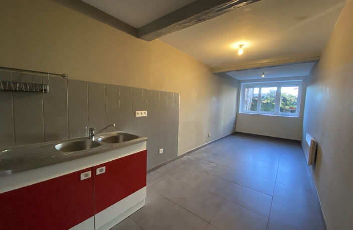 APPARTEMENT T4 EN TRIPLEX AU CENTRE DE SAINT-JEAN-PIED-DE-PORT — photo 2