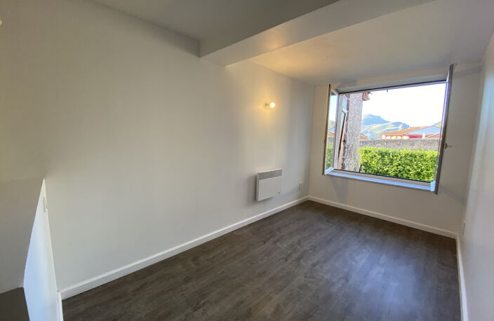 APPARTEMENT T4 EN TRIPLEX AU CENTRE DE SAINT-JEAN-PIED-DE-PORT — photo 3