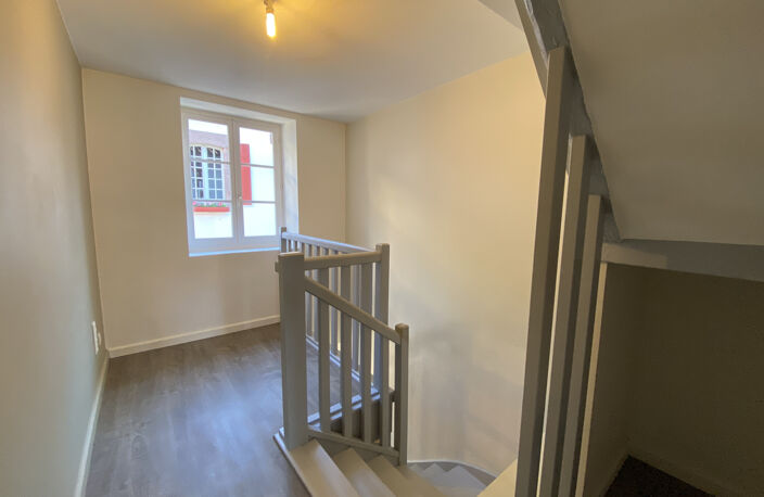 APPARTEMENT T4 EN TRIPLEX AU CENTRE DE SAINT-JEAN-PIED-DE-PORT — photo 4