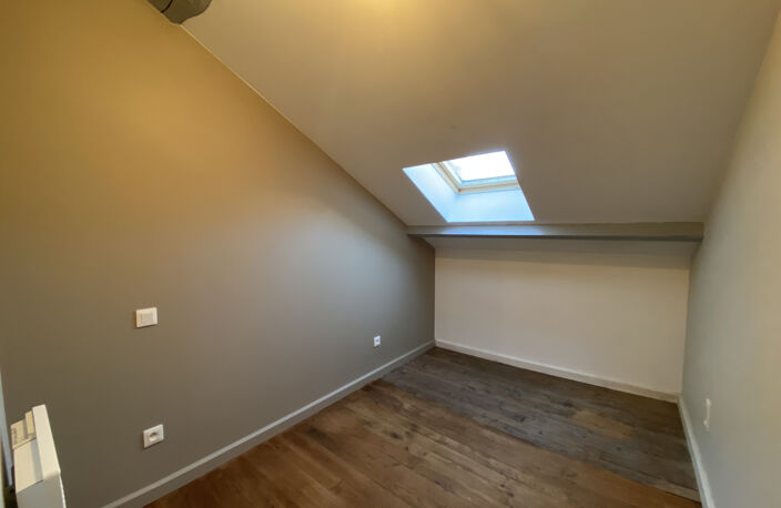APPARTEMENT T4 EN TRIPLEX AU CENTRE DE SAINT-JEAN-PIED-DE-PORT — photo 5