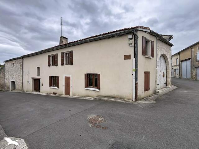 Maison en pierre de 5 pièces principales — photo du bien