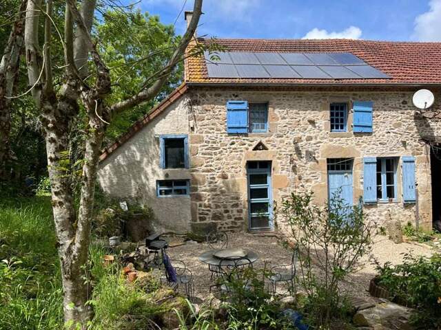 Maison en pierre de 5 pièces principales — photo du bien
