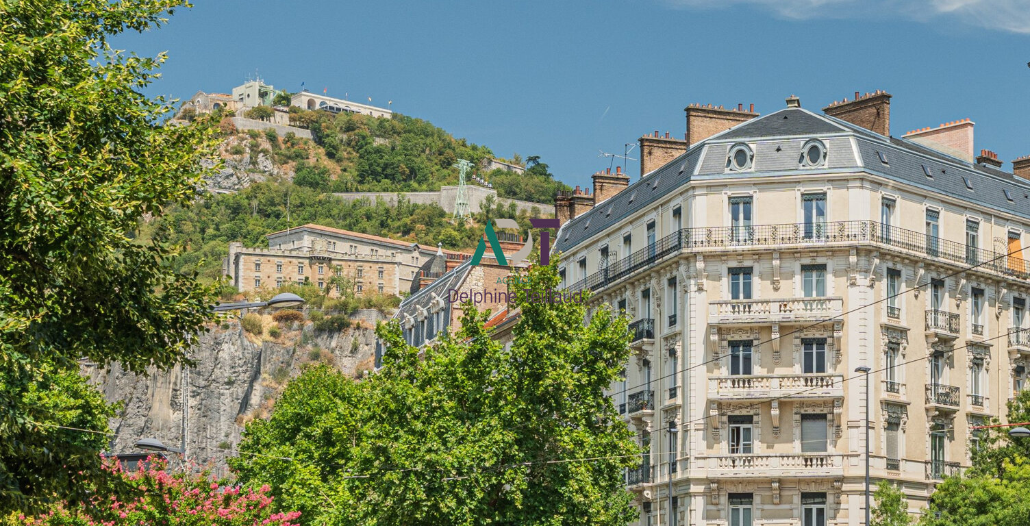 AUX PORTES DE LA BASTILLE — photo 1