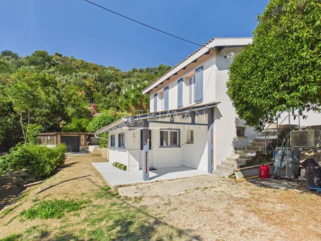 Maison 4 pièces sur terrain de 2 700 m² avec agrumes - Menton — photo du bien