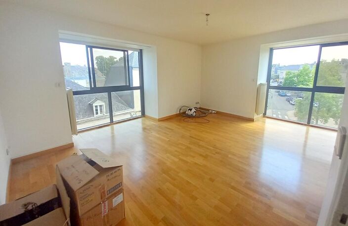 Appartement T4 lumineux de 80 m² – Plein centre-ville de Mayenne avec garage et cave — photo 2