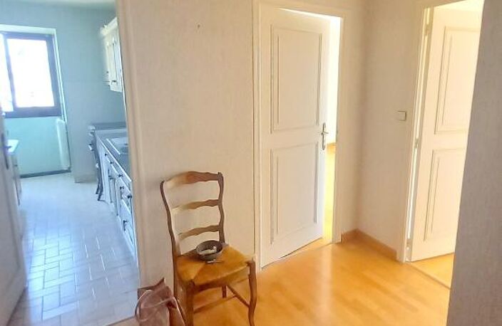 Appartement T4 lumineux de 80 m² – Plein centre-ville de Mayenne avec garage et cave — photo 3