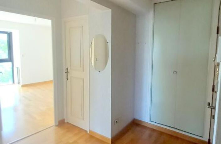 Appartement T4 lumineux de 80 m² – Plein centre-ville de Mayenne avec garage et cave — photo 4