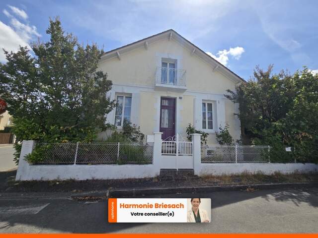 Maison familiale avec grand jardin, terrasse couverte et garage — photo du bien