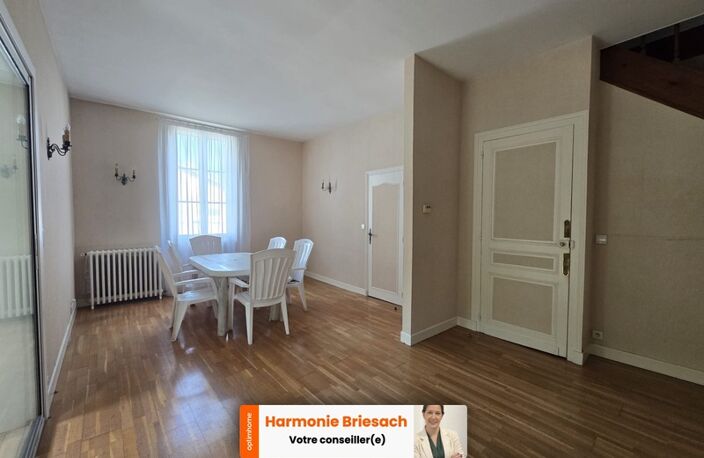 Maison familiale avec grand jardin, terrasse couverte et garage — photo 4
